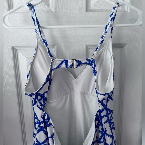 Vineyard Vines Bamboo Lattice Print One-Piece - Picture 5 of 8